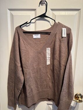 Old Navy Women's SoSoft V-Neck Brown Sweater